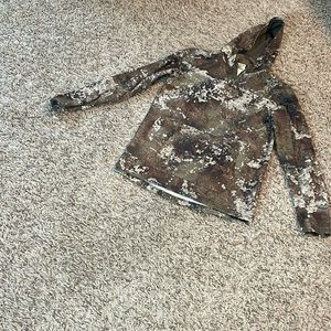 Kids Red Head camouflage zip up sweat shirt. Like new. XL.